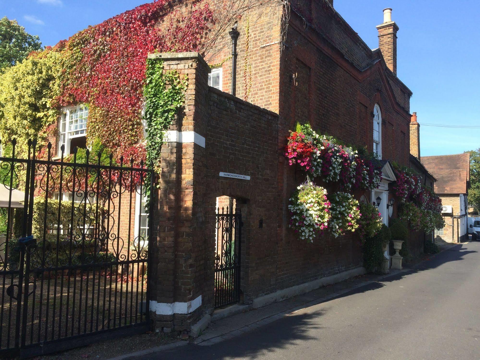 Harmondsworth Hall Guest House West Drayton  Εξωτερικό φωτογραφία