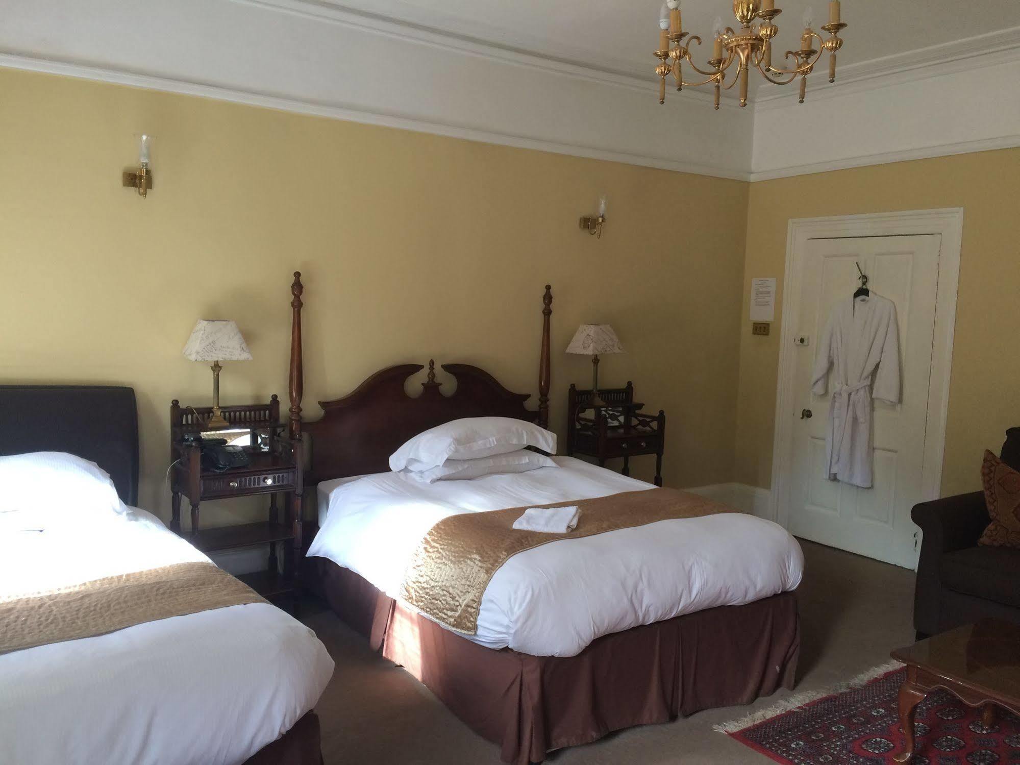 Harmondsworth Hall Guest House West Drayton  Εξωτερικό φωτογραφία